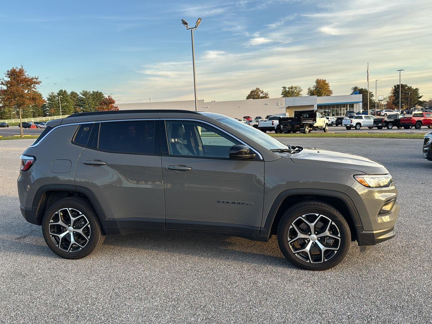 2024 Jeep Compass Latitude photo 4