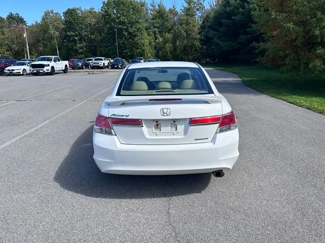 Used 2012 White Honda SE image 4