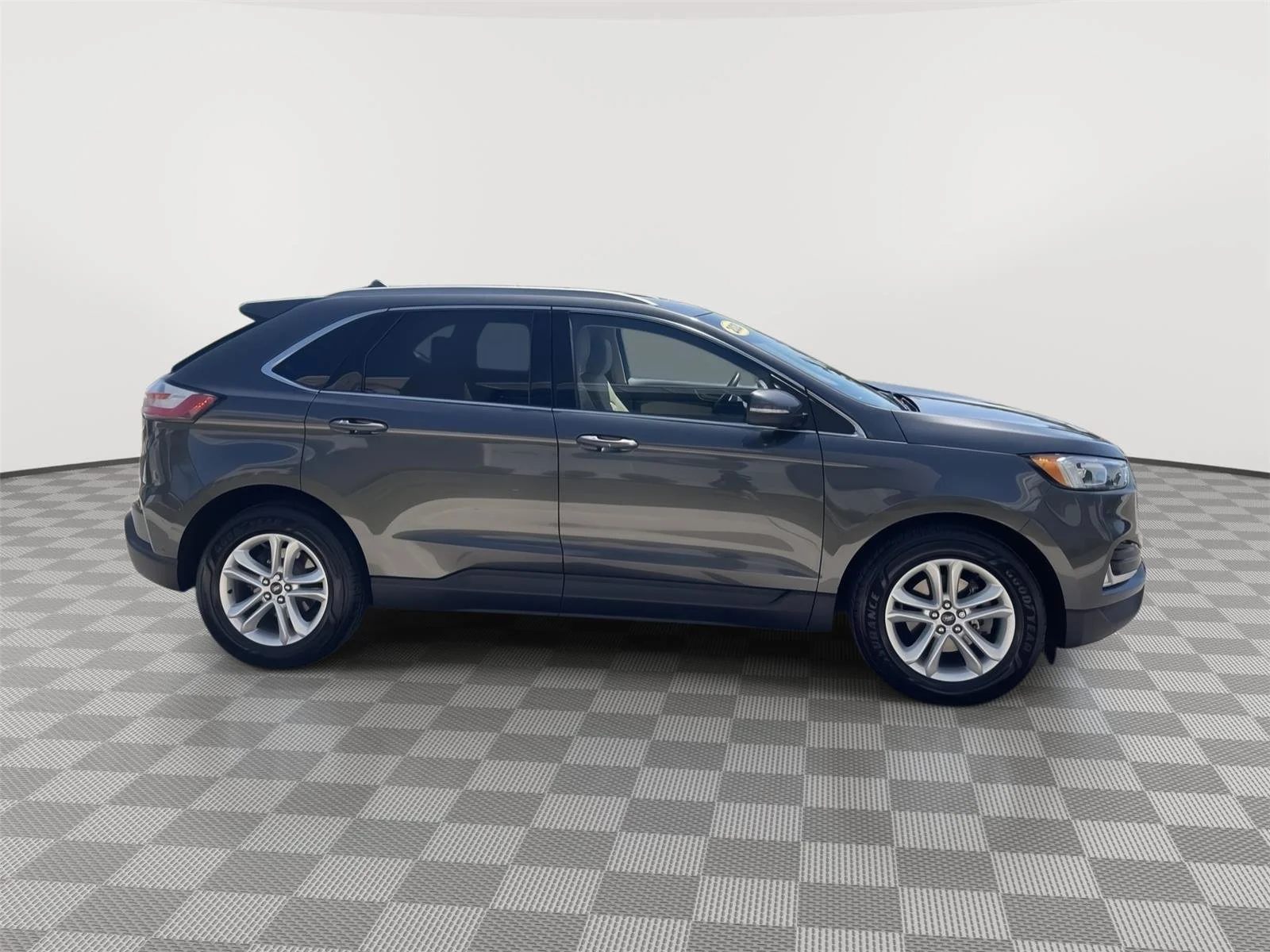 Used 2020 Magnetic Ford SEL image 3