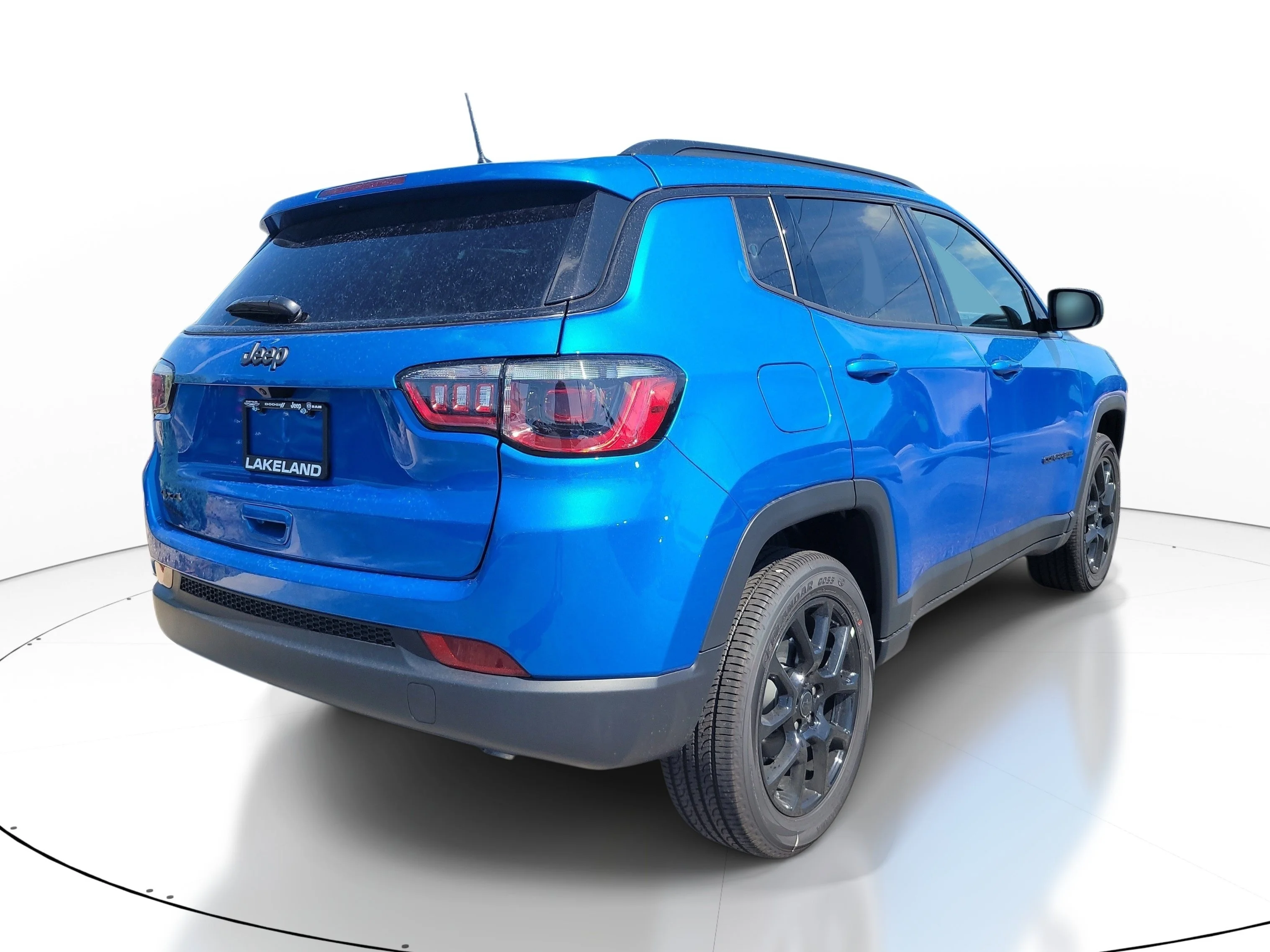 New 2026 Hydro Blue Pearlcoat Jeep Latitude Altitude image 6