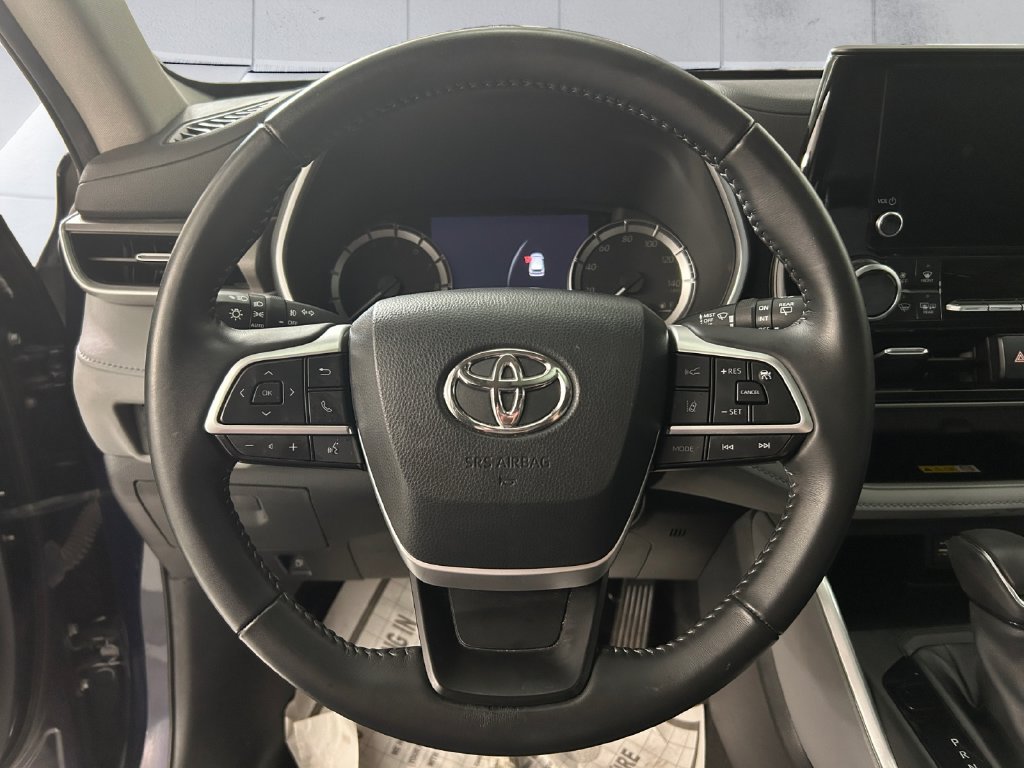 Used 2023  Toyota XLE image 9