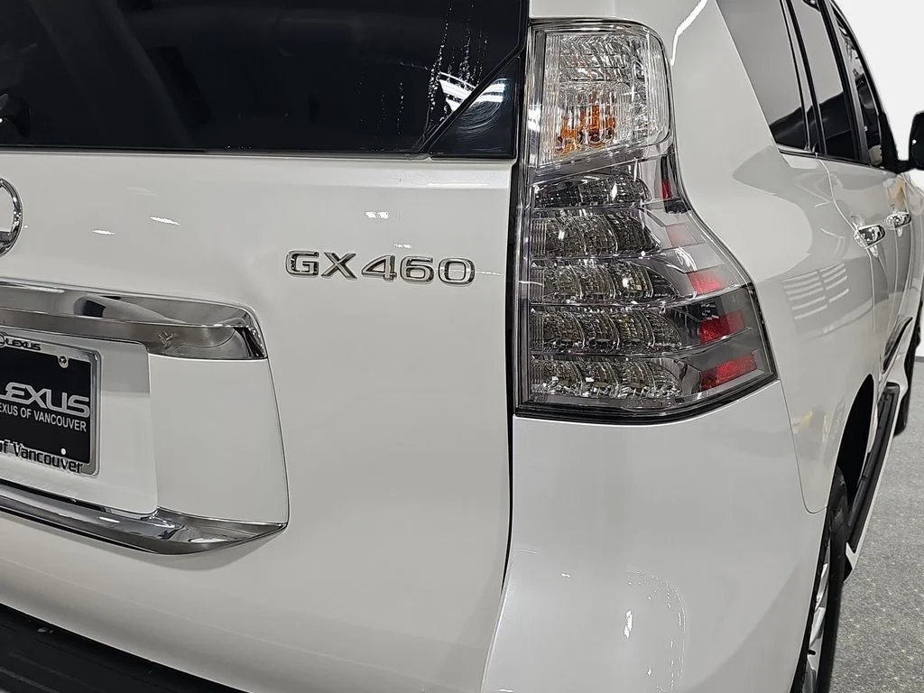 Used 2019 White Lexus 460 image 35