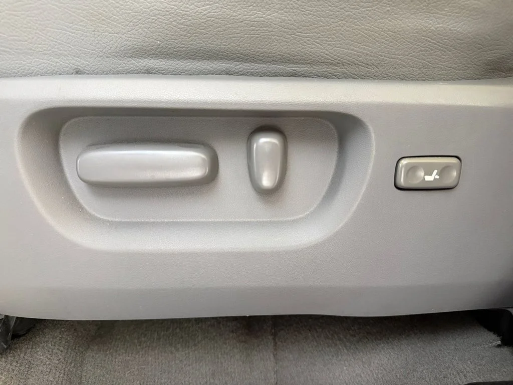 Used 2008 Silver Toyota Base image 29