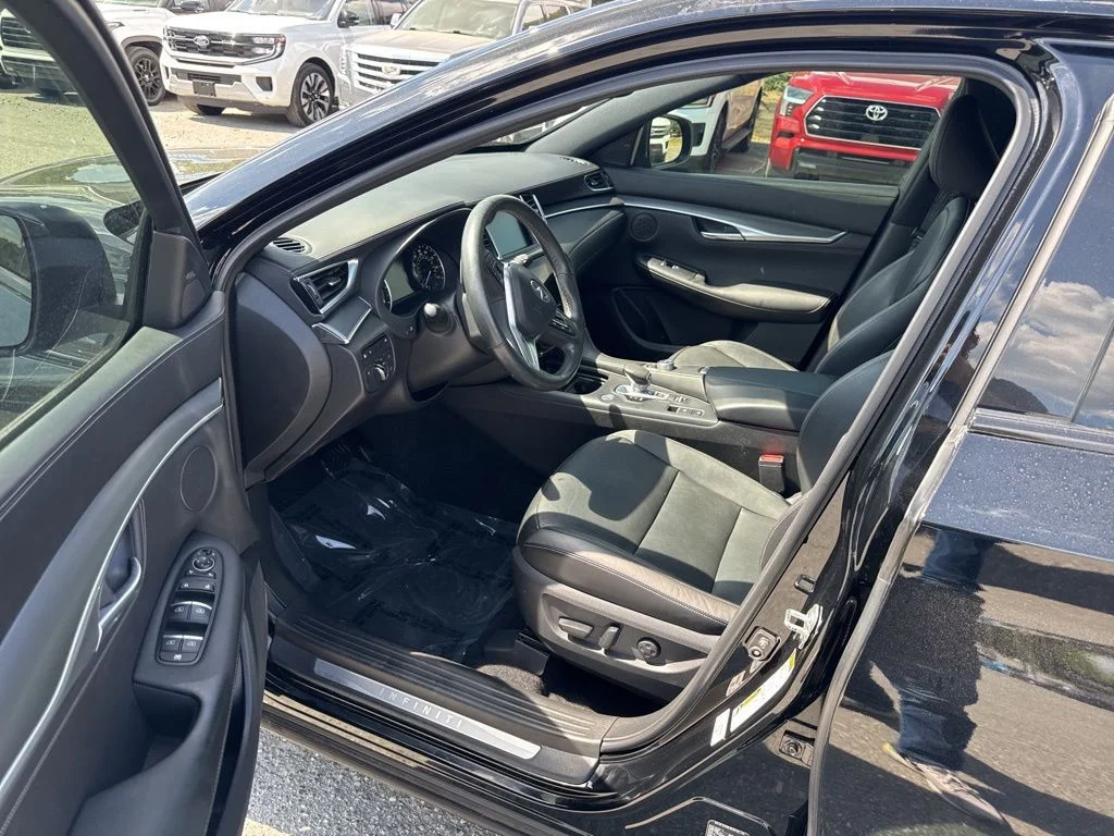 Used 2023 Black INFINITI LUXE image 9