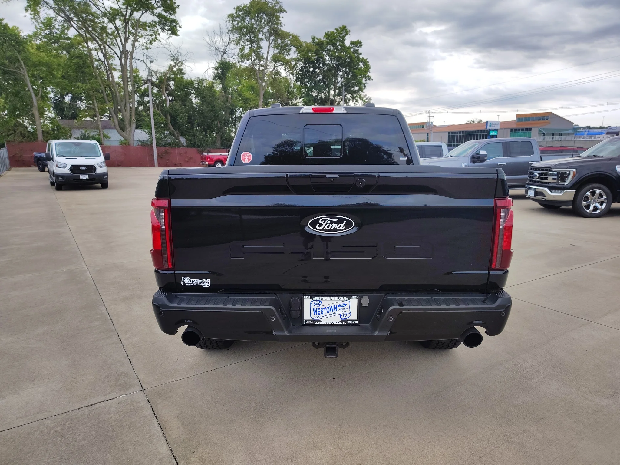 Used 2024 Agate Black Metallic Ford XLT image 5