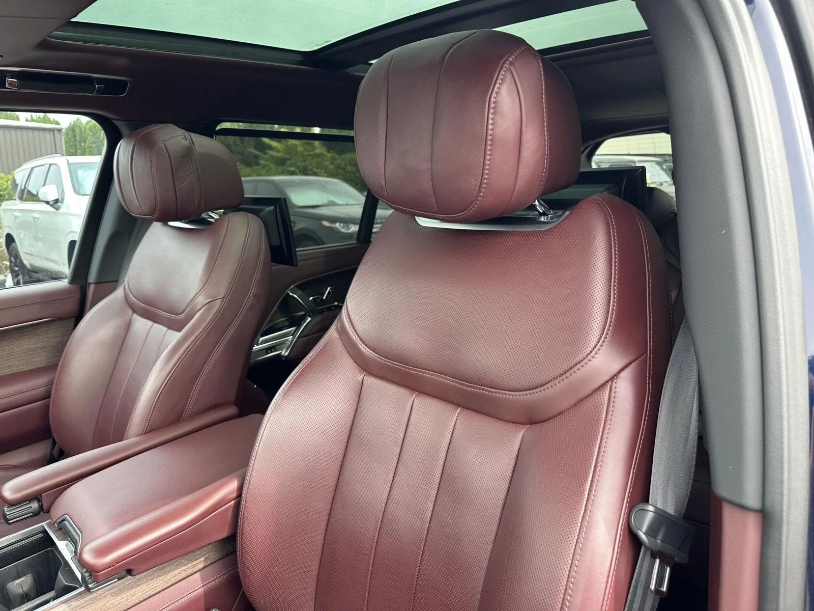 Used 2023 Portofino Blue Metallic Land Rover Autobiography image 11