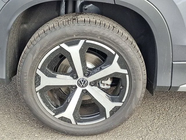 New 2026 Gray Volkswagen 2.0T SE image 5