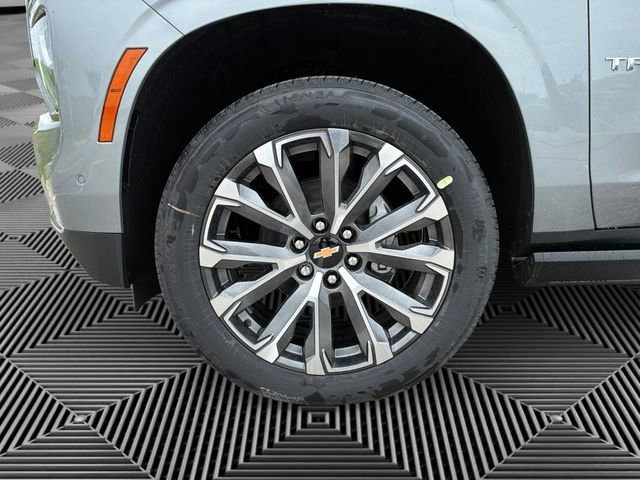 New 2026 Sterling Gray Metallic Chevrolet High Country image 9