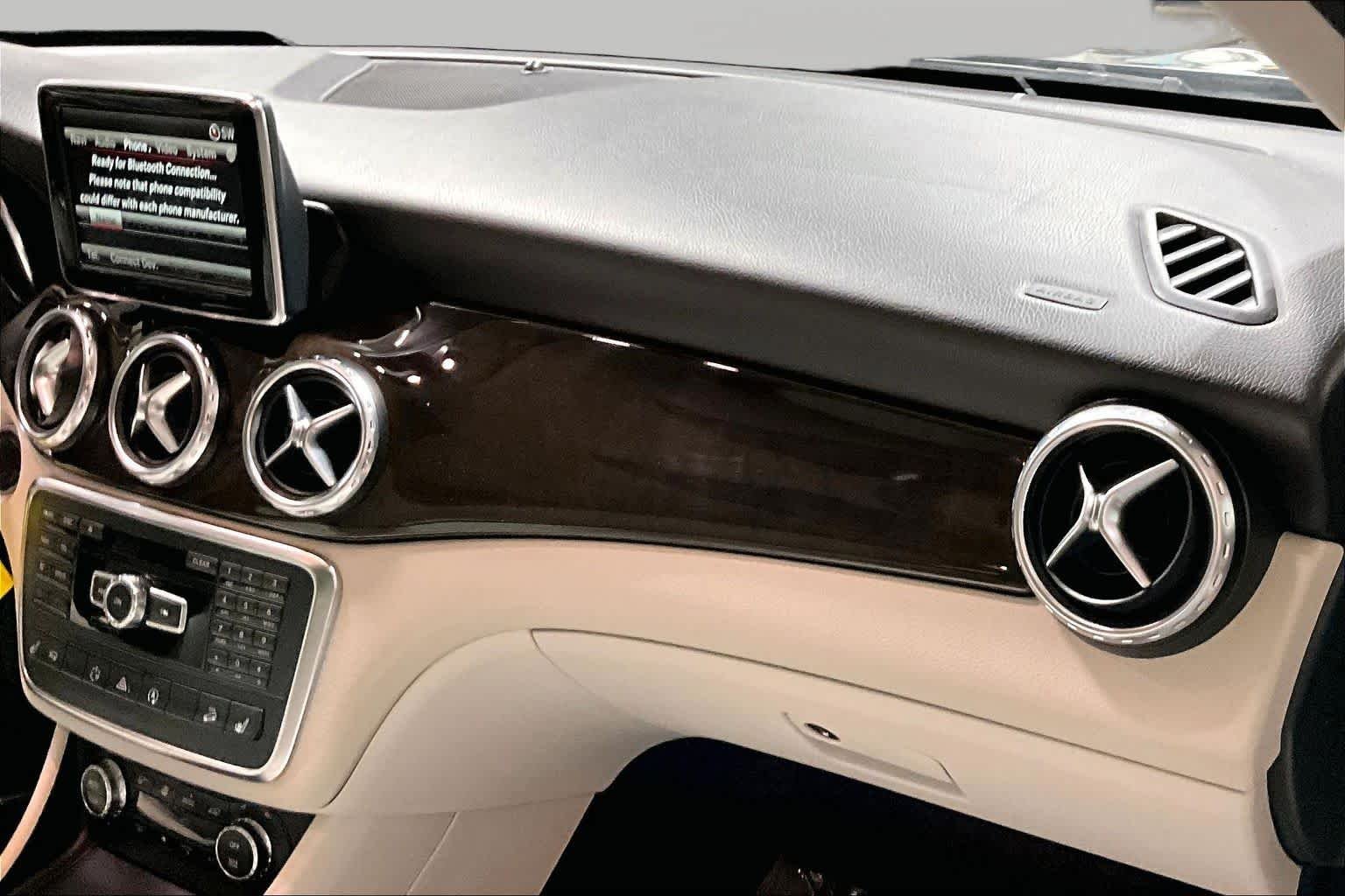 Used 2015 Universe Blue Metallic Mercedes-Benz GLA 250 image 19