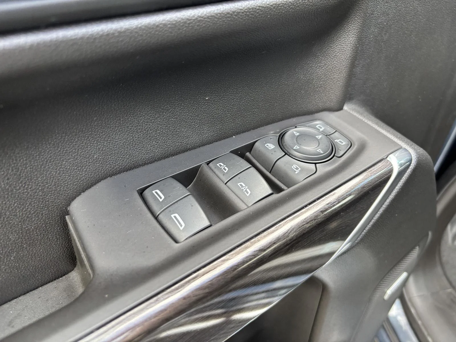 Used 2021 Shadow Gray Metallic Chevrolet LTZ image 17