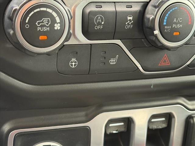 Used 2020 Black Clearcoat Jeep Sport S image 22