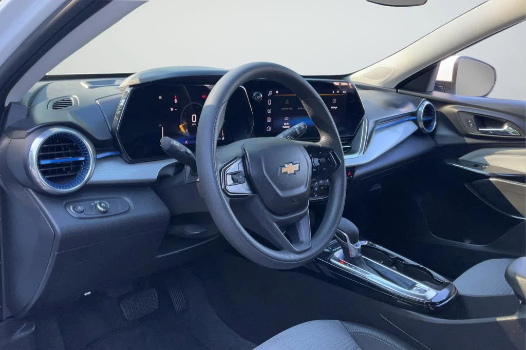 2025 Chevrolet Trax LT - Photo 25