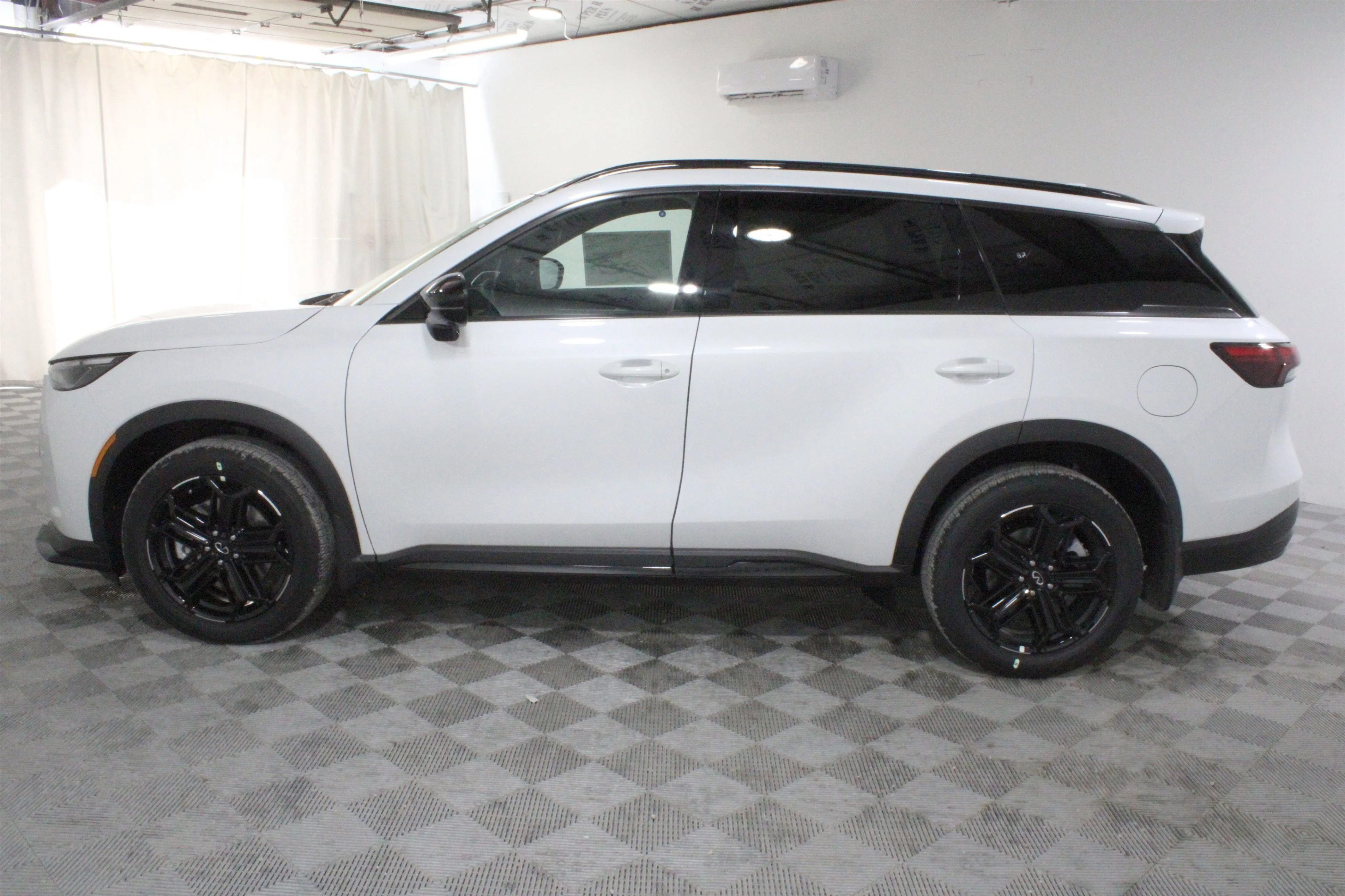 New 2026 RADIANT WHITE INFINITI Sport AWD image 33