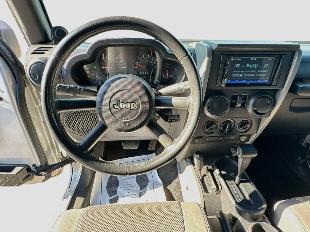 Used 2007 Silver Jeep X image 10