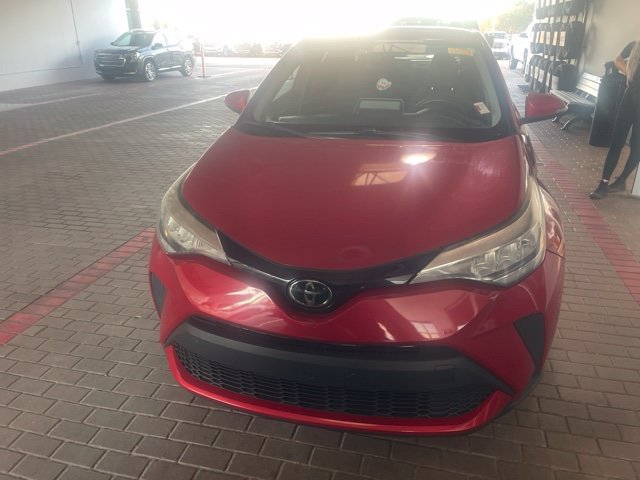 Used 2020  Toyota LE image 2
