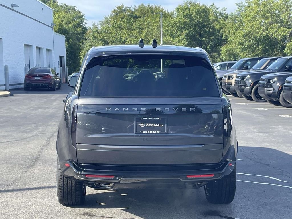 New 2026 Carpathian Grey Land Rover SE image 8