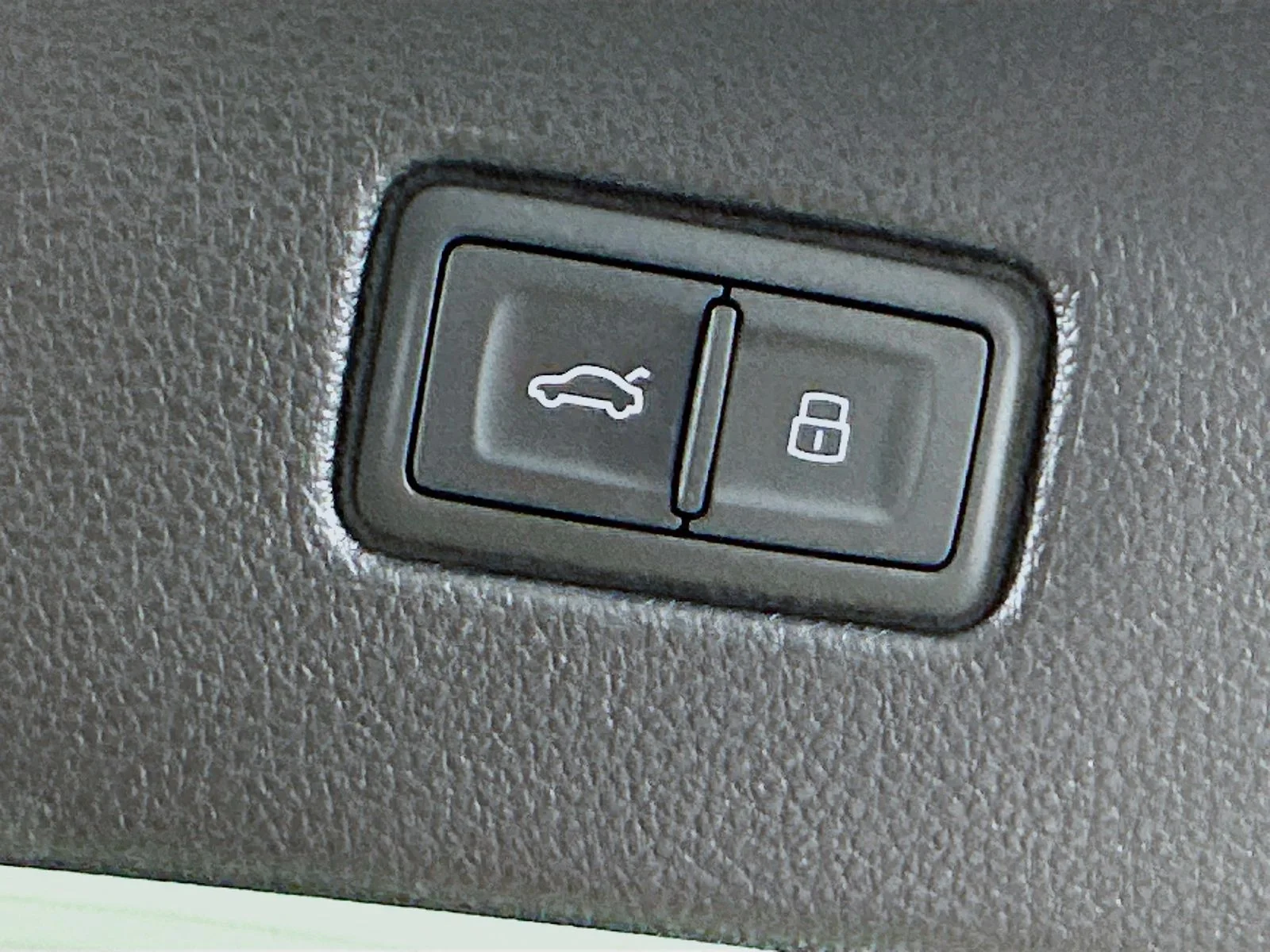 Used 2021 White Audi  image 40