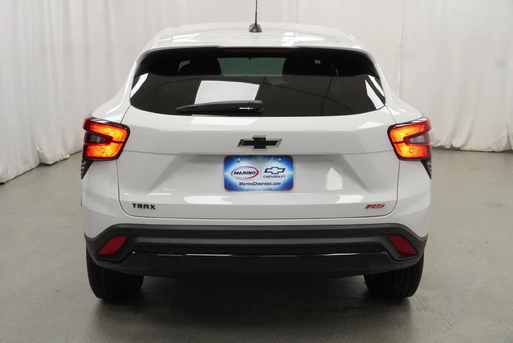 New 2026 Summit White Chevrolet 1RS image 15
