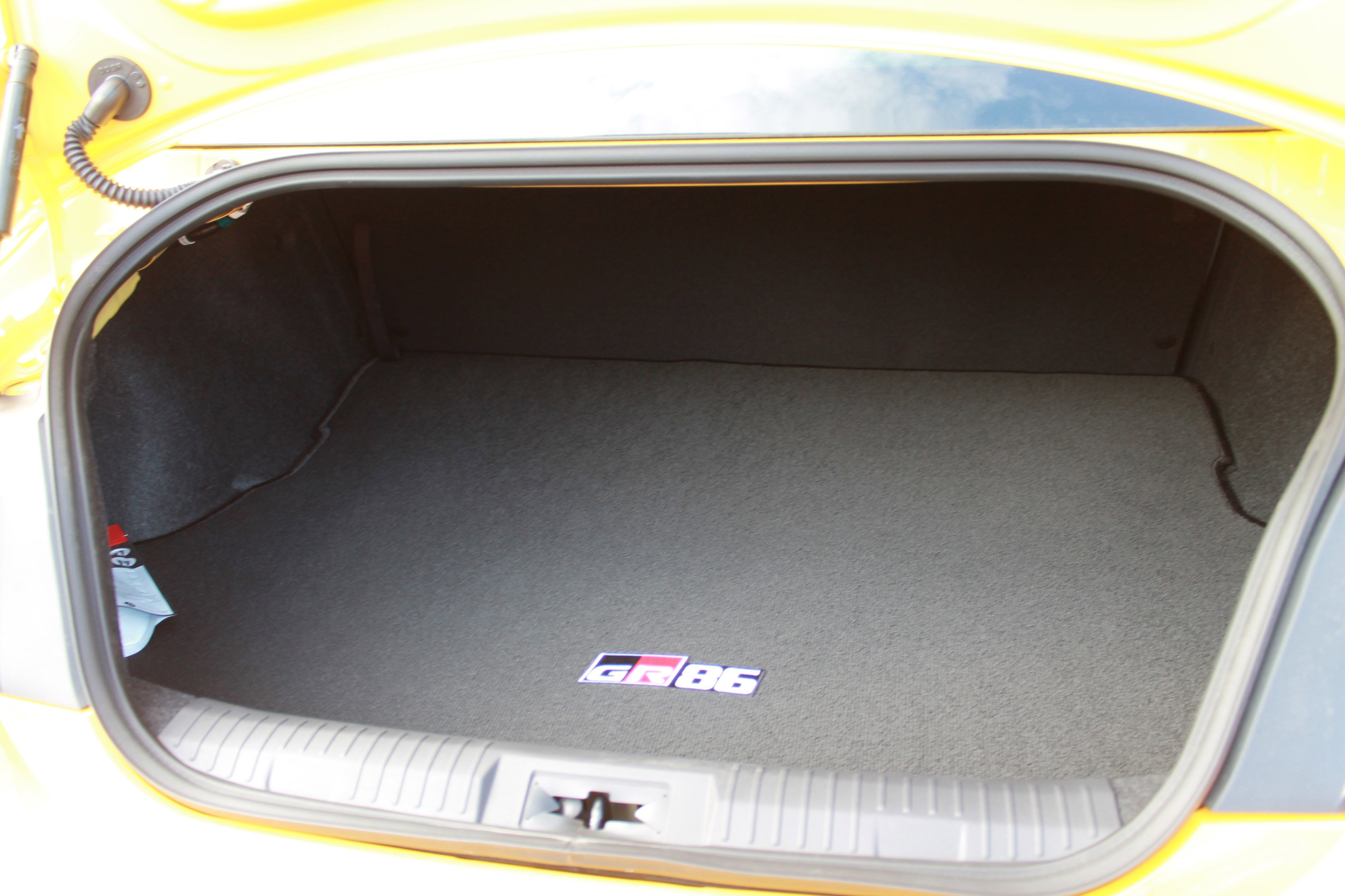 2026 Toyota GR86 Yuzu Edition - Photo 12