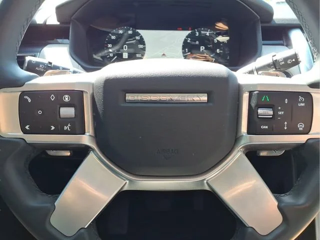 Used 2025  Land Rover S image 14