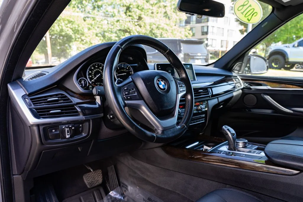 Used 2018 Gray BMW xDrive35d image 24