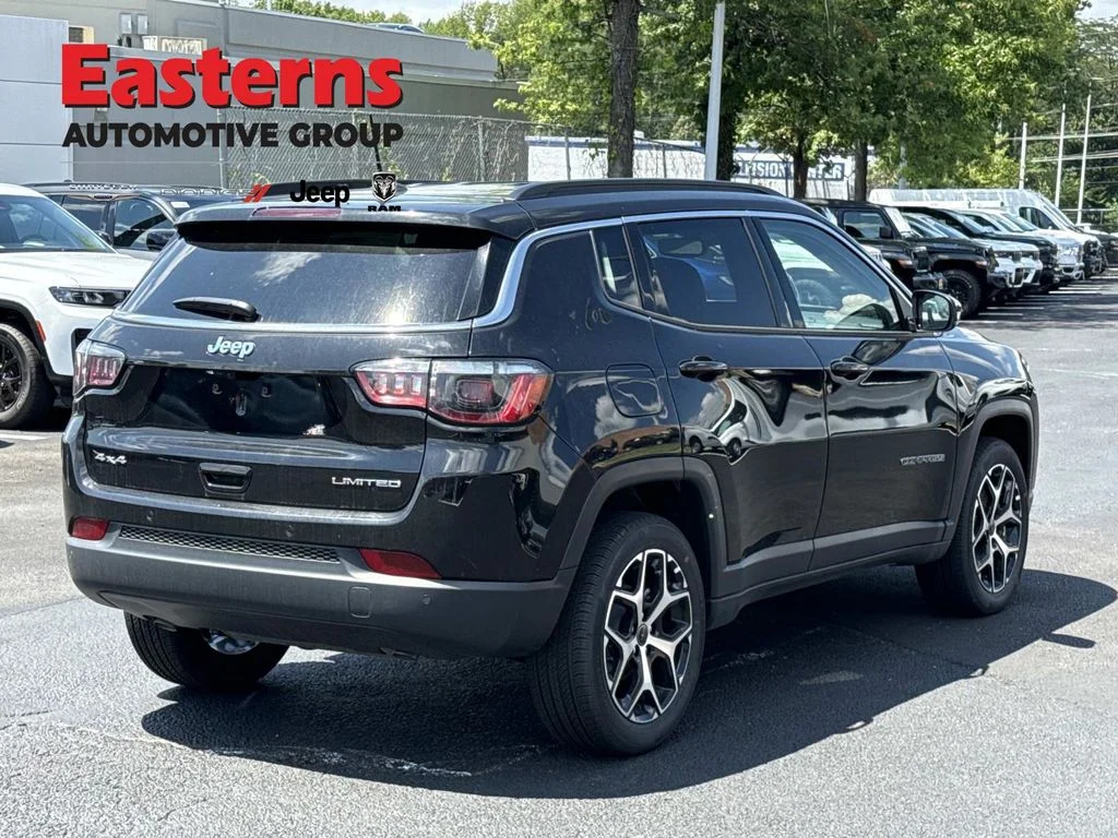 New 2026 Diamond Black Crystal Pearl-Coat Exterior Paint Jeep Limited image 5