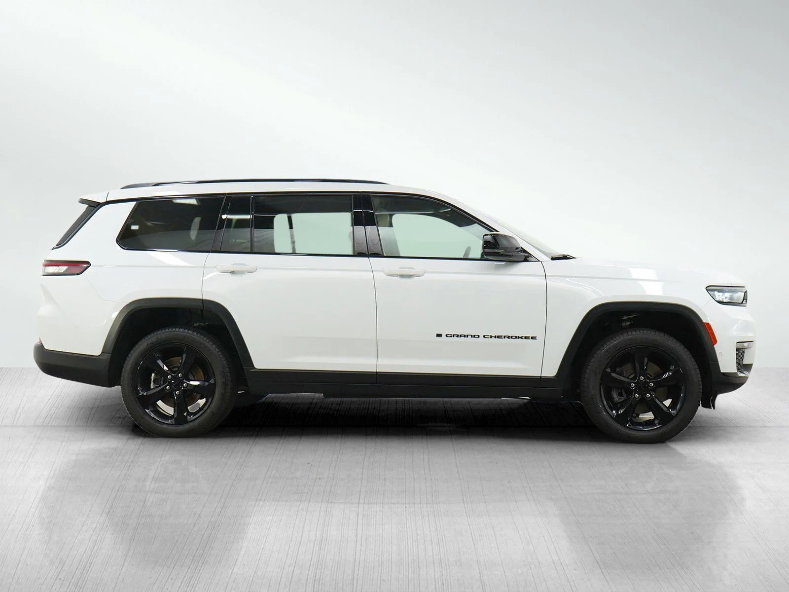 Used 2024 Bright White Clearcoat Jeep Limited image 6