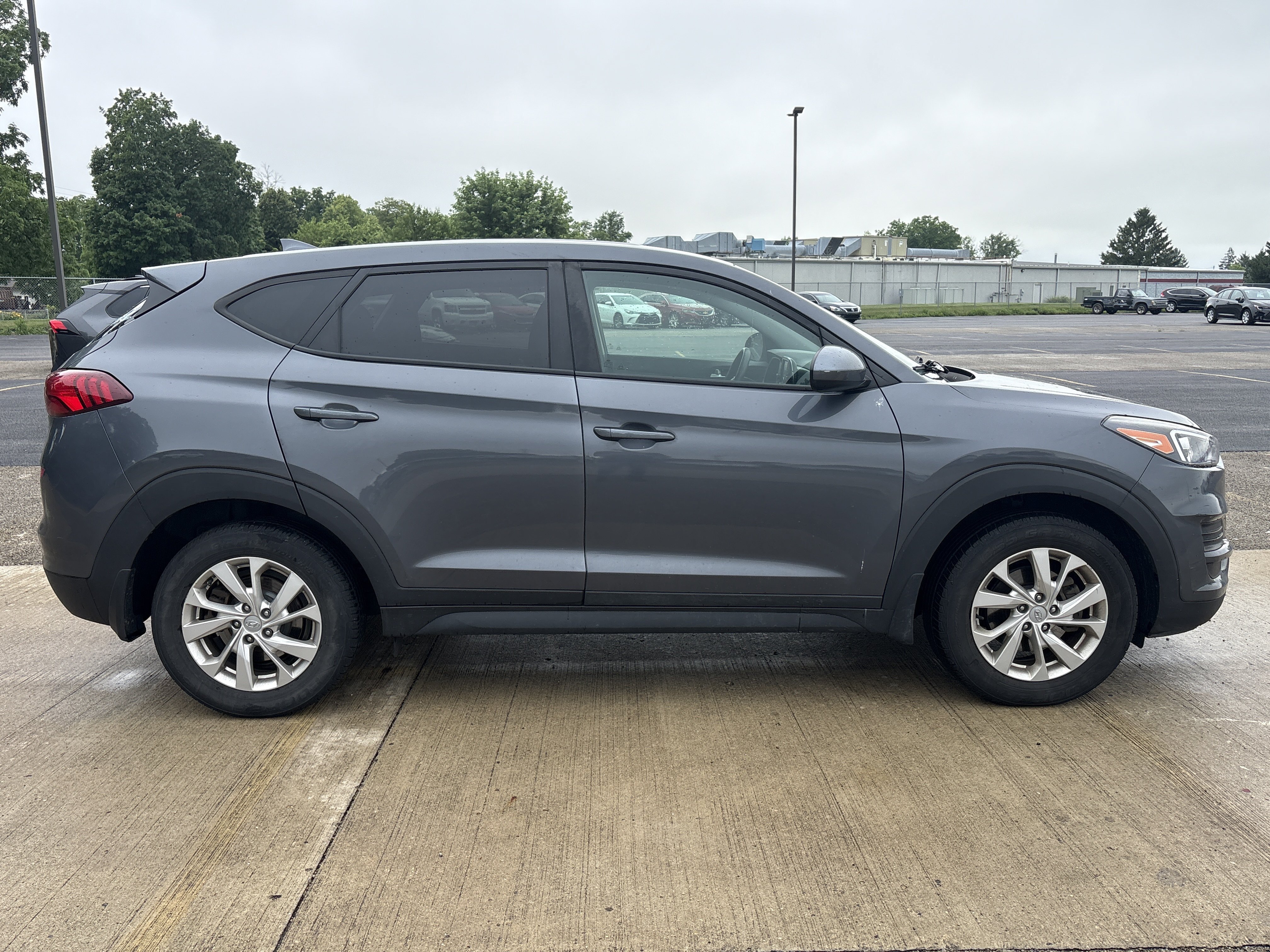 Used 2019 Coliseum Gray Hyundai SE image 3