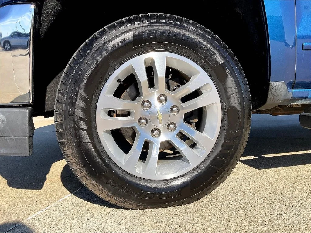 Used 2018 Blue Chevrolet LT image 17