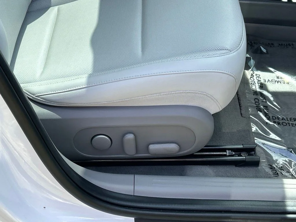 Used 2023 White Hyundai Limited image 43