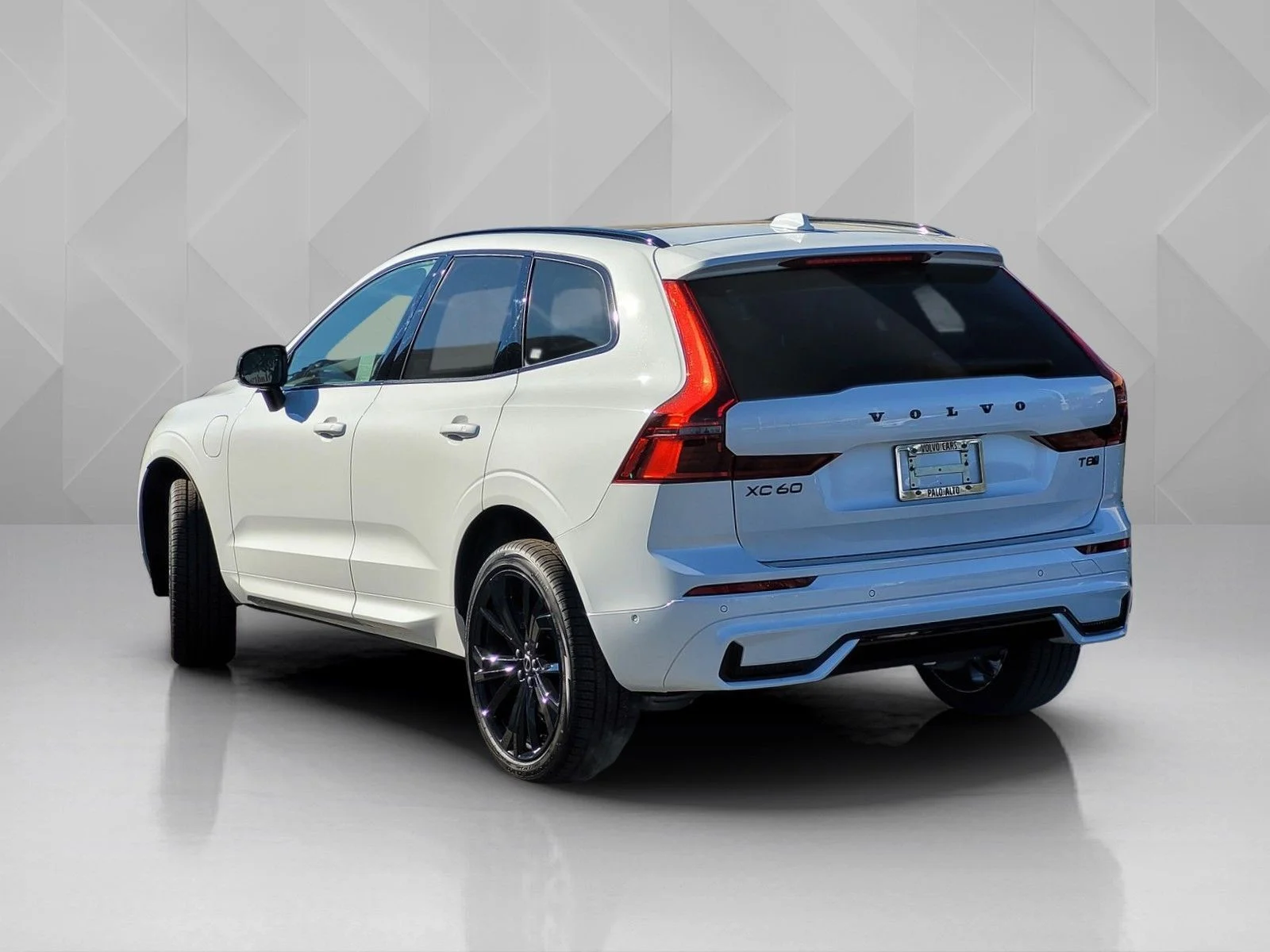 New 2026 White Volvo T8 Ultra Black Edition image 4