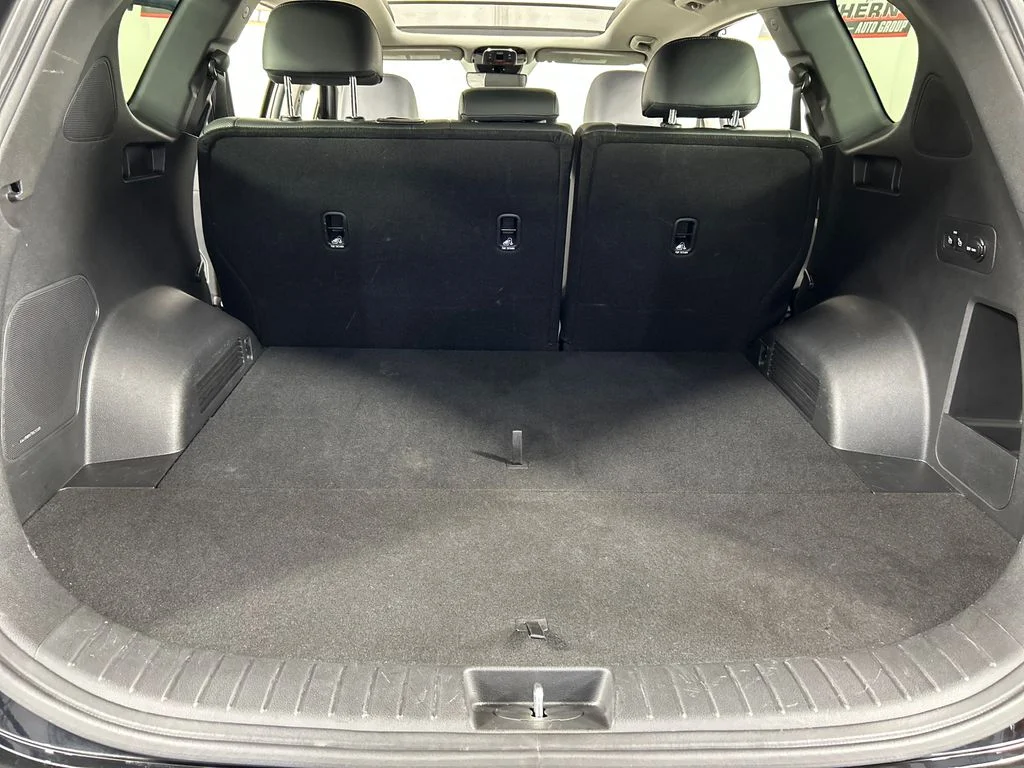 Used 2023 Black Hyundai SEL image 20