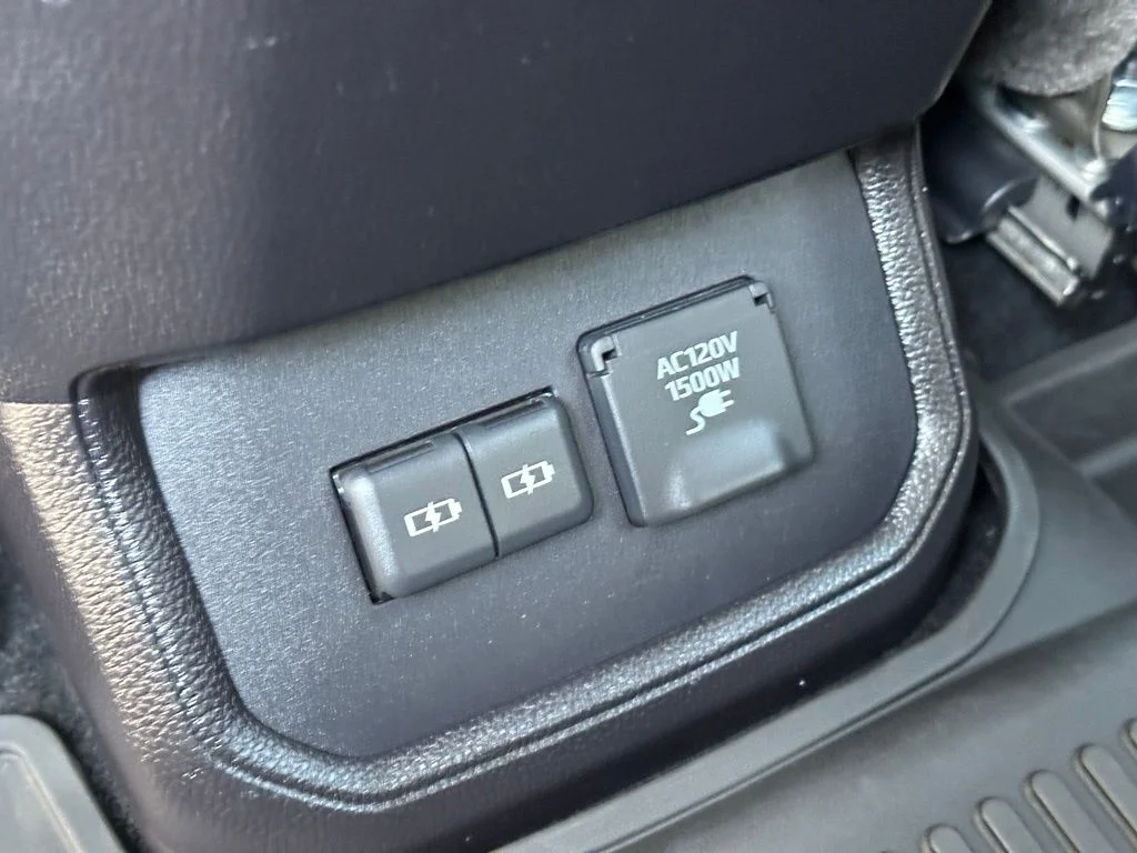 Used 2023  Toyota Limited image 23