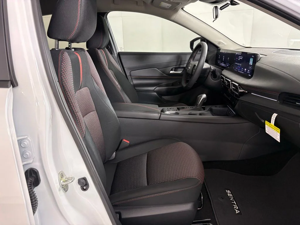New 2026 Aspen White TriCoat / Super Black Two-tone Nissan SR image 42