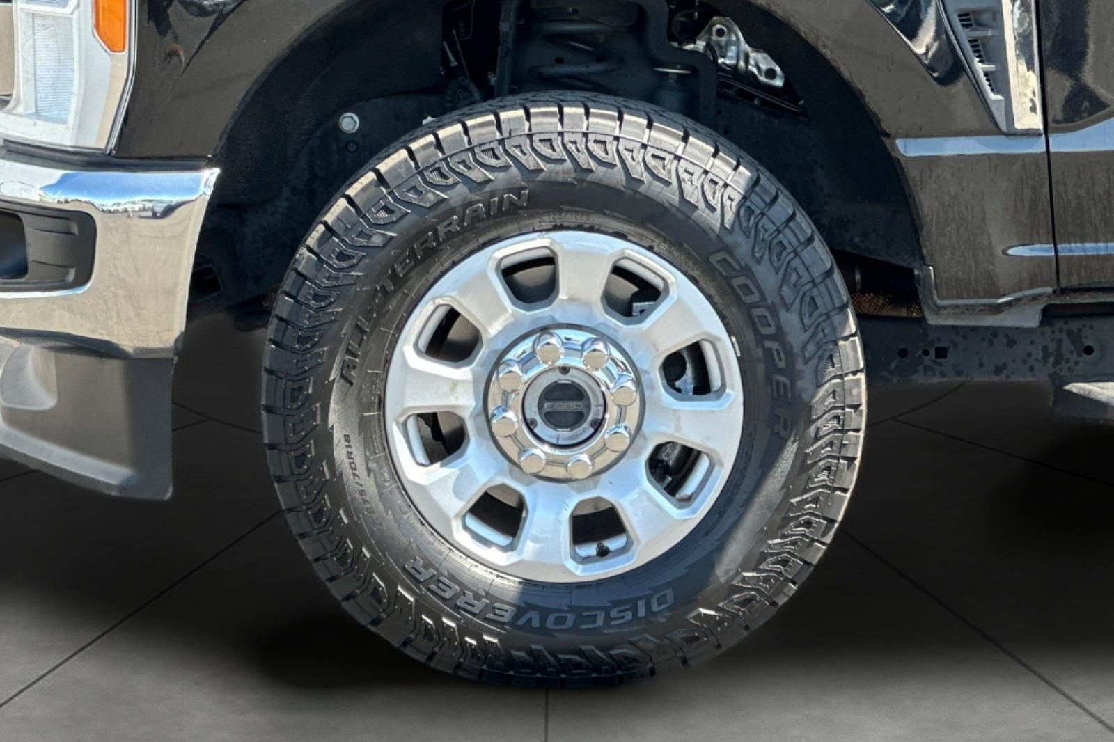 Used 2023 Black Ford XLT image 28