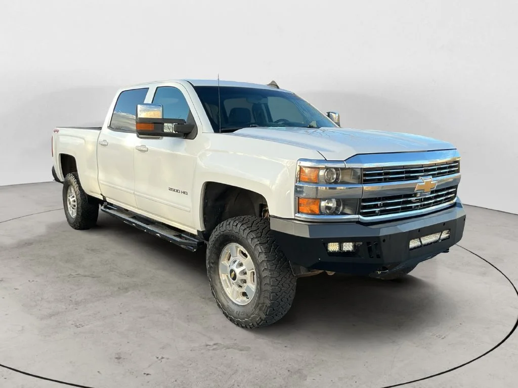 Used 2016 SUMMIT WHITE Chevrolet LT image 5