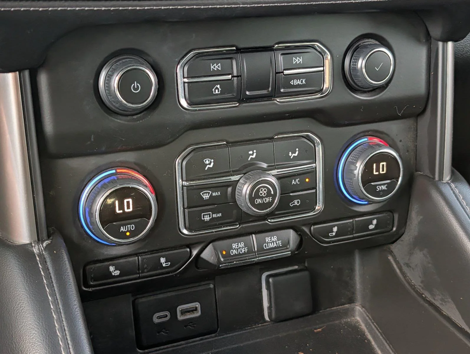 Used 2023 Summit White Chevrolet Z71 image 19