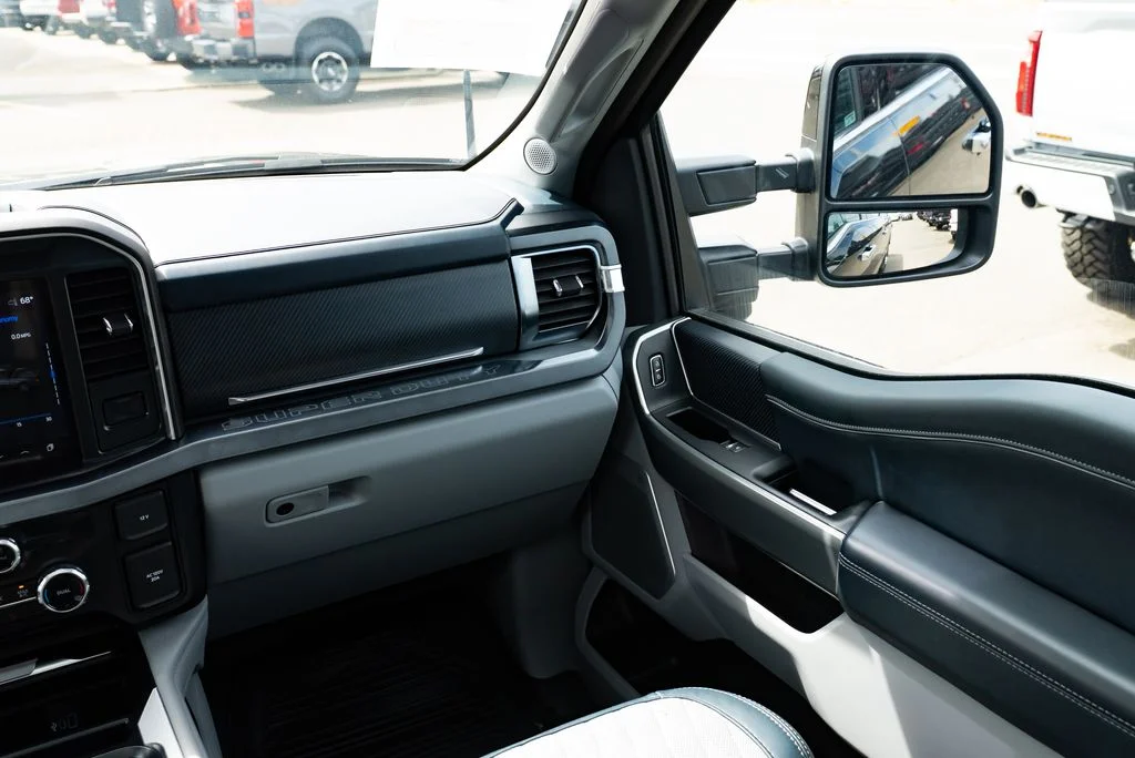 Used 2023  Ford Limited image 11