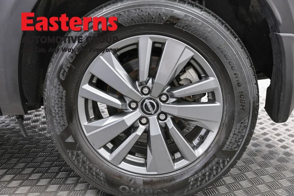 Used 2023 Silver Nissan S image 32