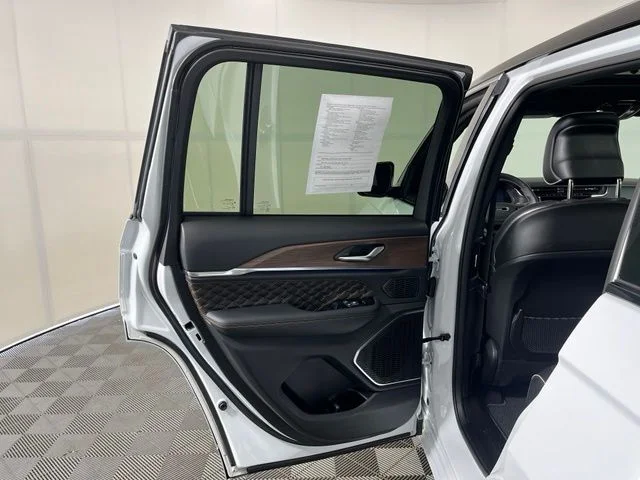 Used 2023 White Jeep Summit image 39