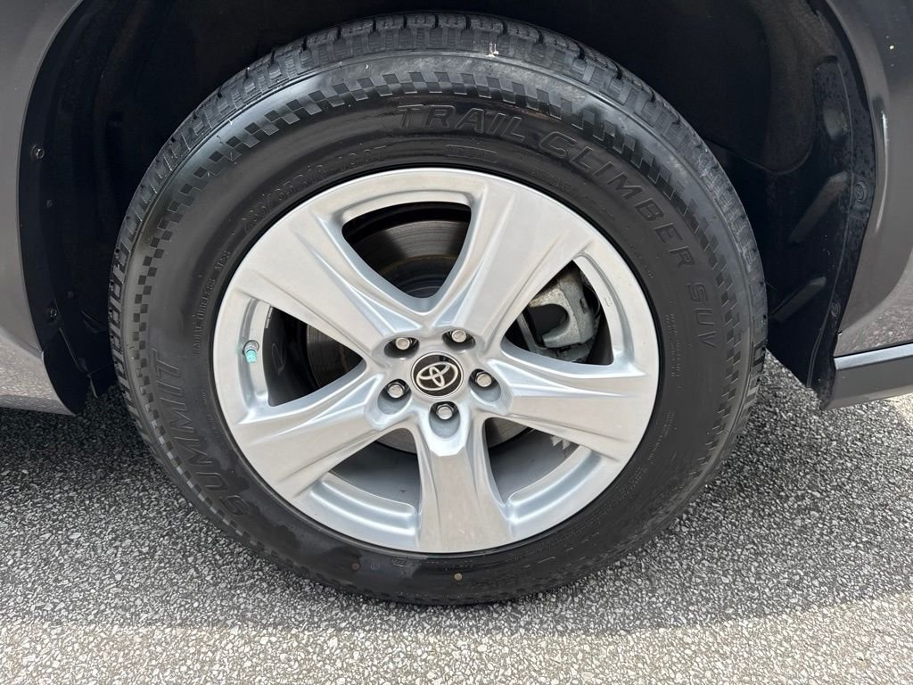 Used 2022 Gray Toyota L image 20