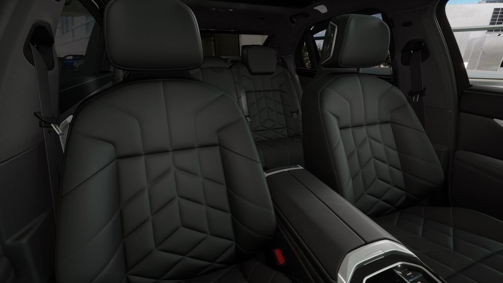 New 2026 Black Sapphire Metallic BMW 760i xDrive image 38