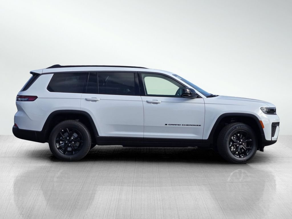 New 2026 Bright White Clear-Coat Exterior Paint Jeep Laredo Altitude image 3