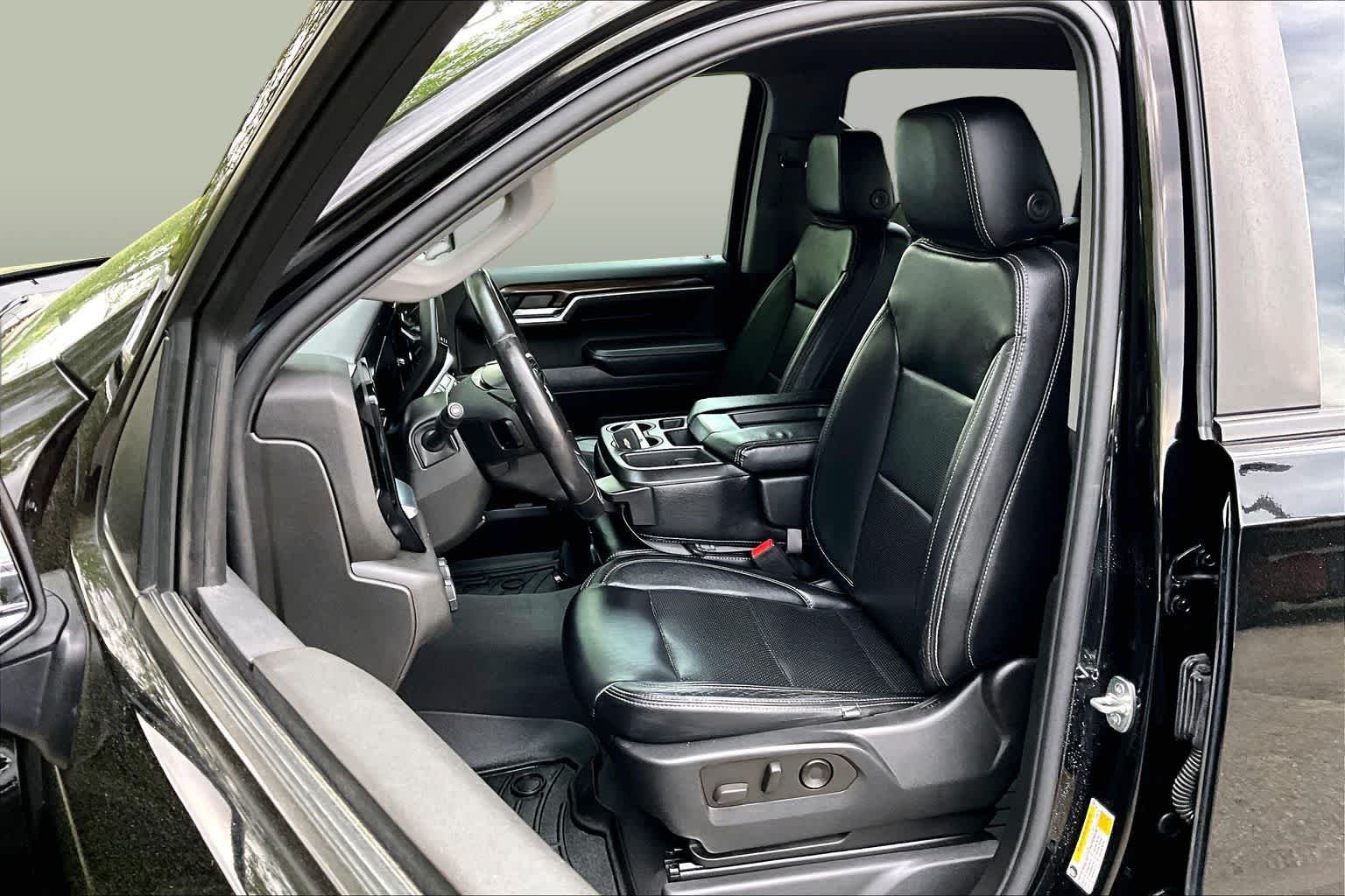 Used 2022 Black Chevrolet LT image 9