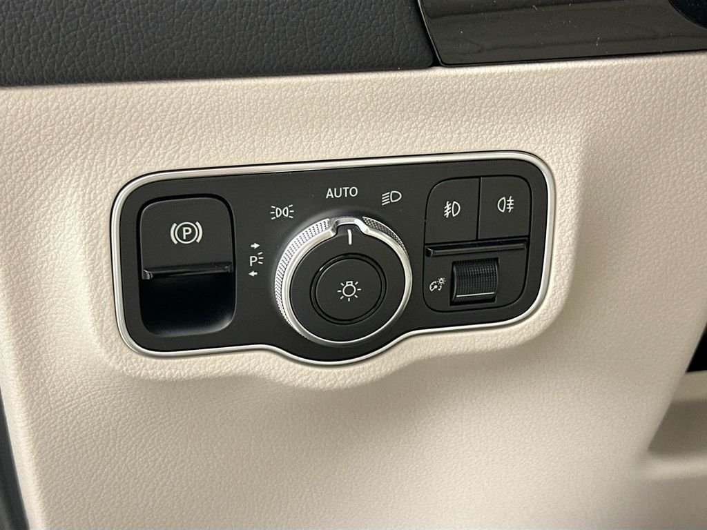 New 2026 Polar White Mercedes-Benz GLA 250 image 10