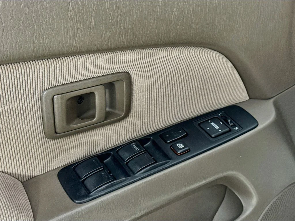 Used 1997  Toyota SR5 image 19