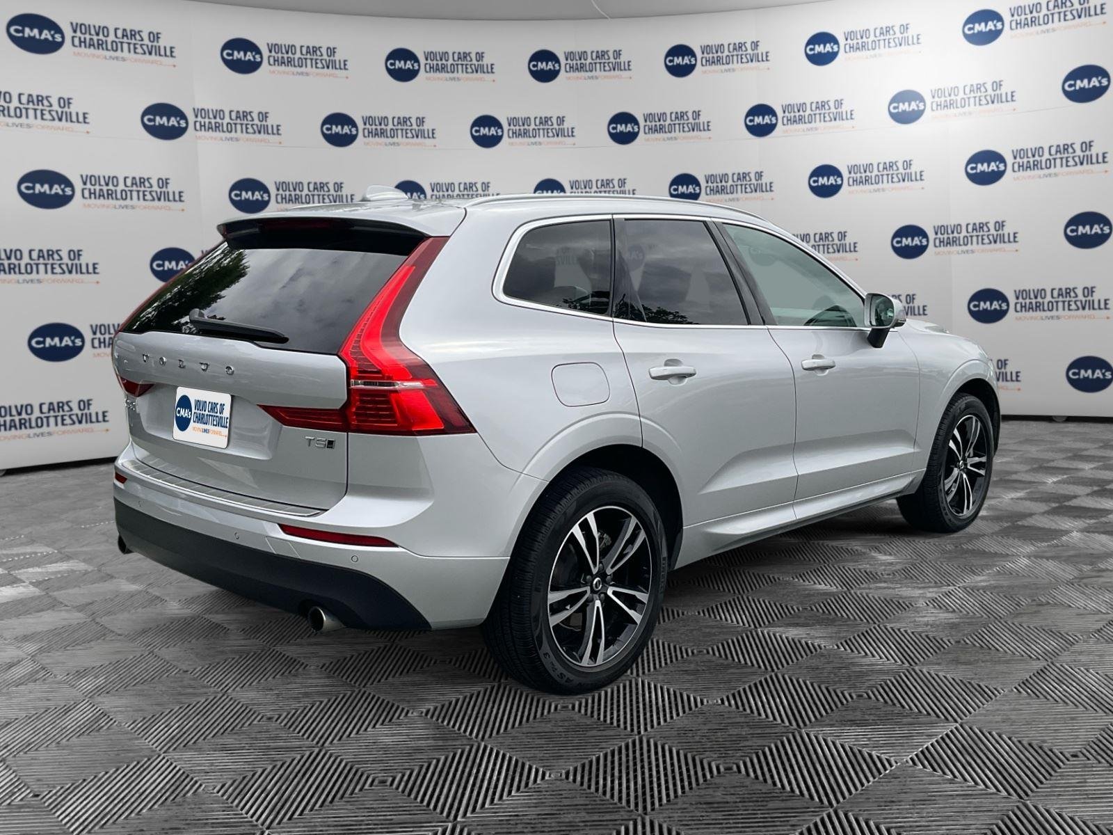 Used 2021 Bright Silver Metallic Volvo Momentum image 5