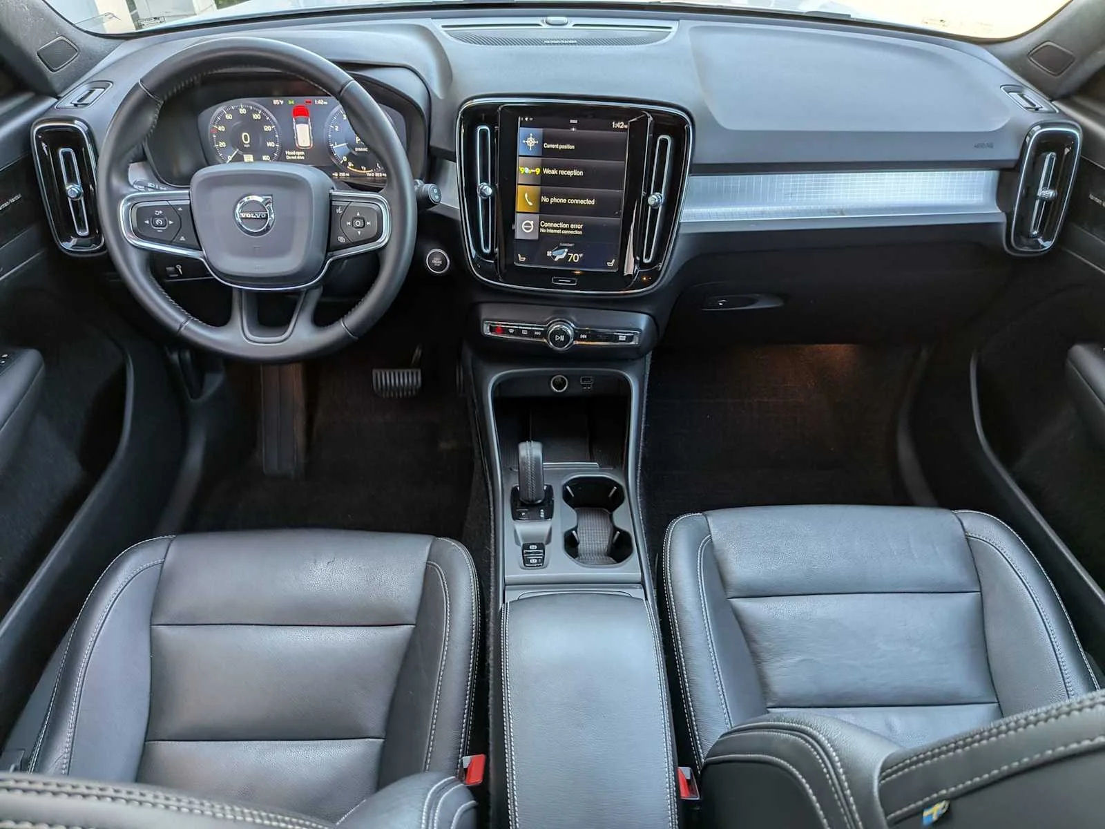 Used 2020 White Volvo Momentum image 26