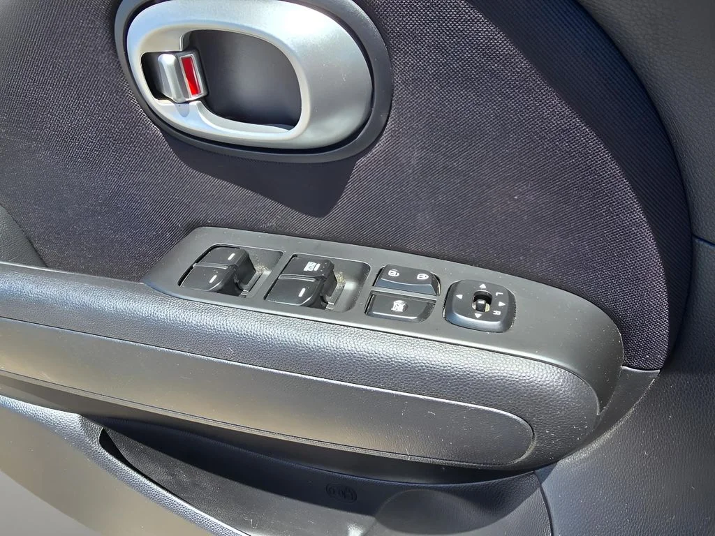 Used 2015 Latte Brown Kia Base image 21