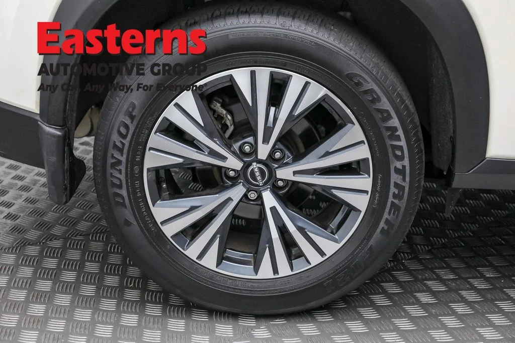 Used 2022 White Nissan SV image 30